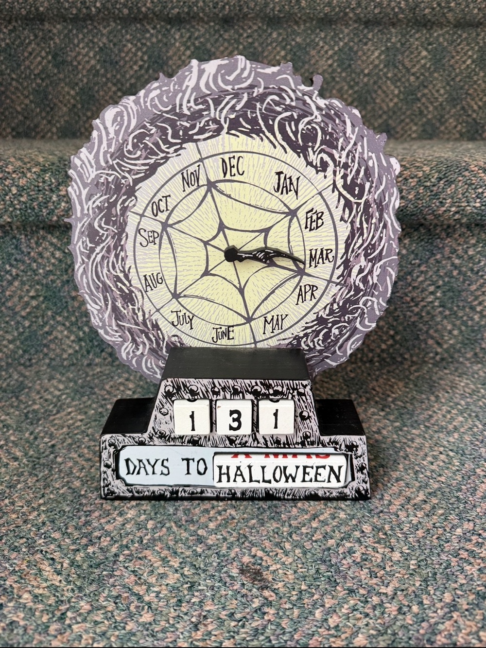 Disney Halloween Countdown Perpetual Calendar Clock -‎ Black & Cream